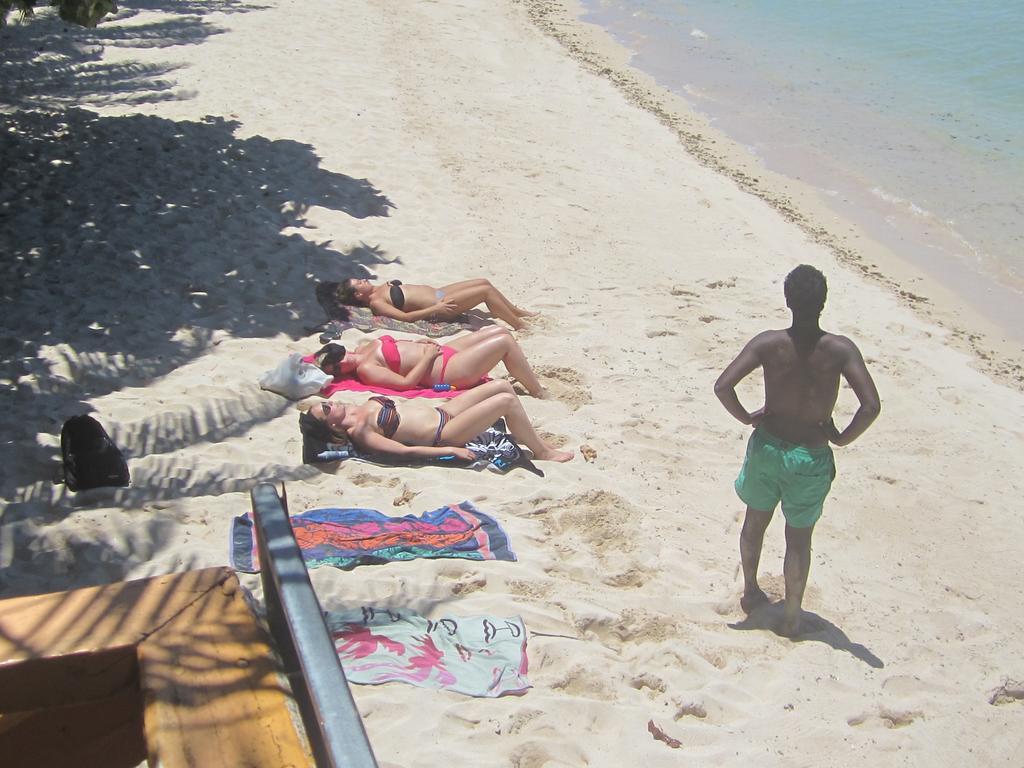 Vacations Beach Fale Manase Exterior foto