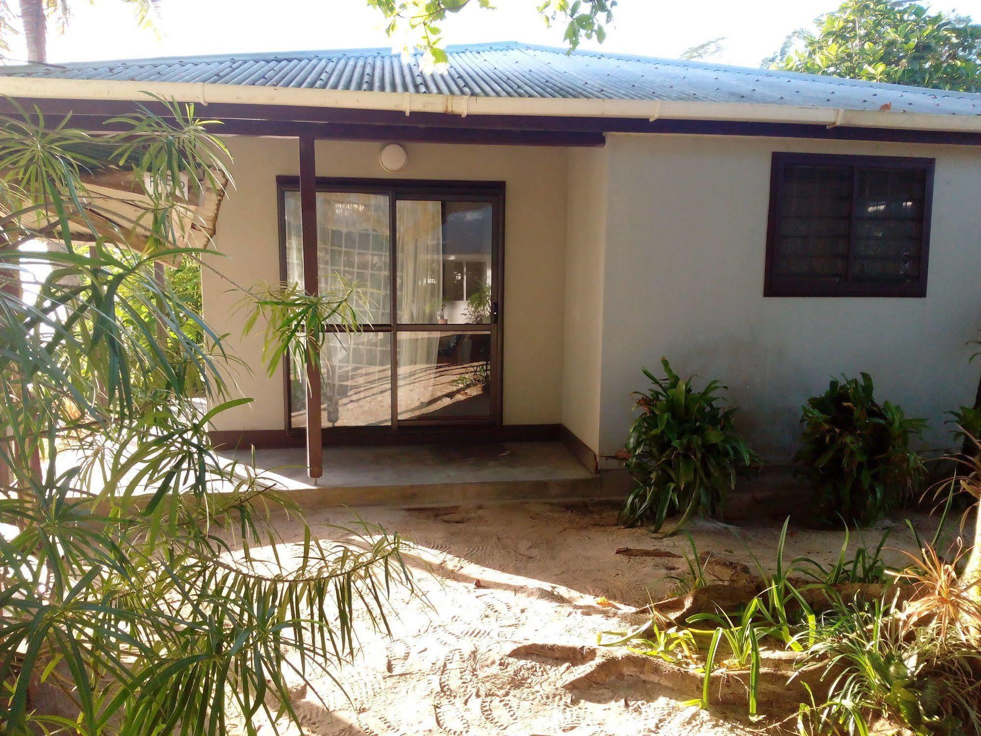 Vacations Beach Fale Manase Exterior foto
