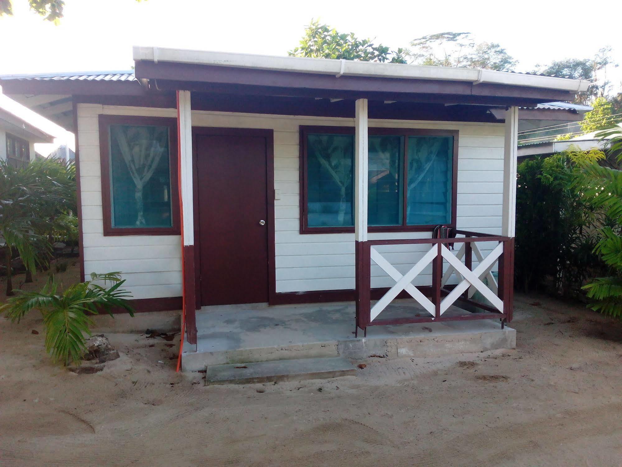 Vacations Beach Fale Manase Exterior foto