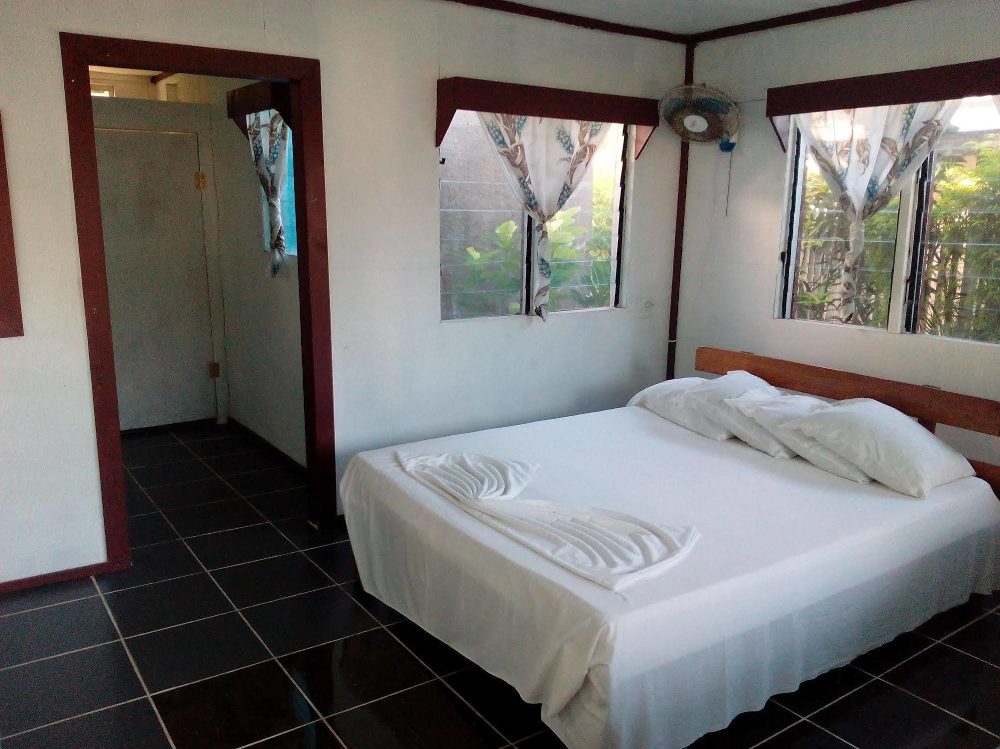 Vacations Beach Fale Manase Exterior foto